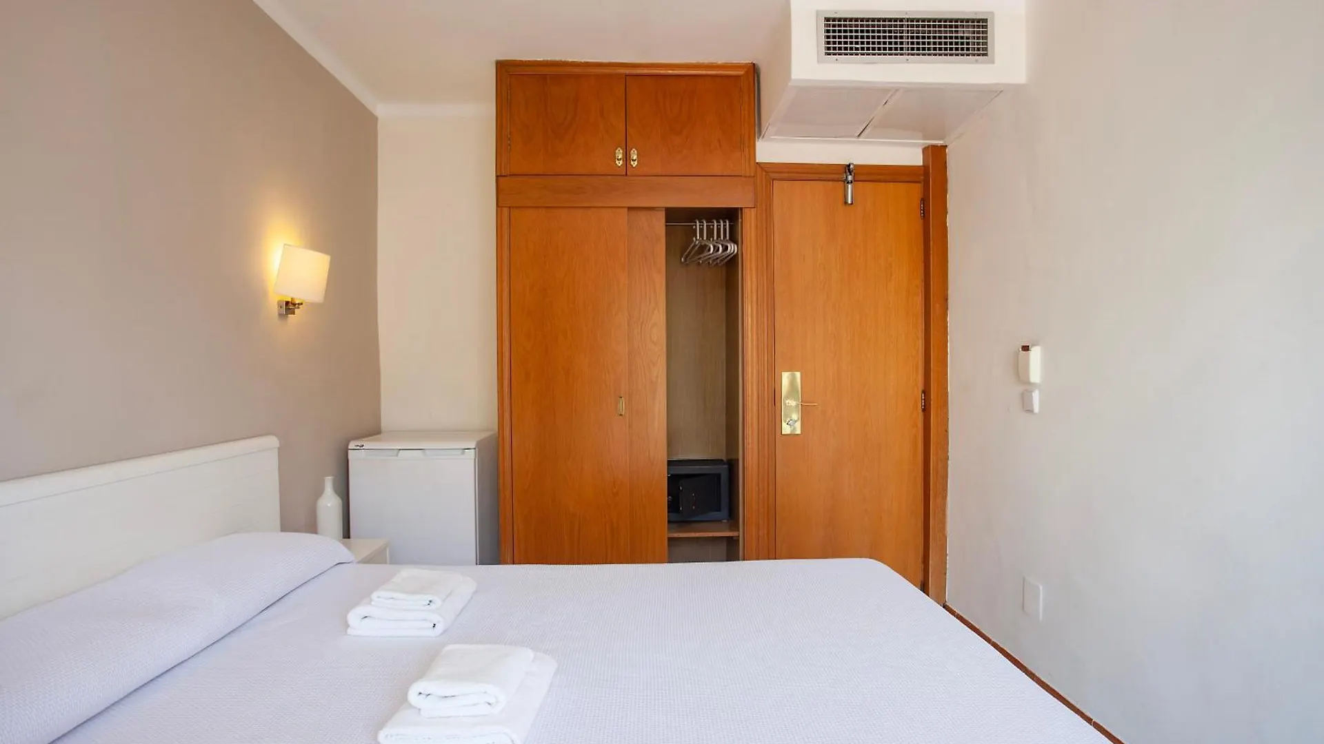 Hostal Residencia Sutimar Peguera Guest house