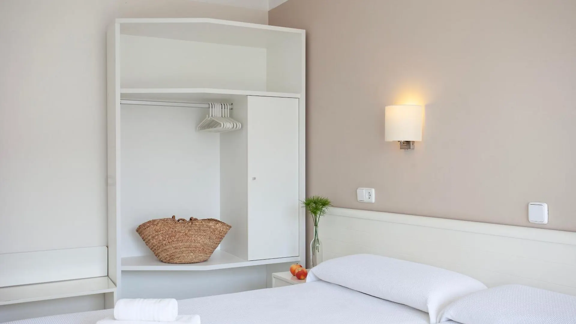 Hostal Residencia Sutimar Peguera Guest house